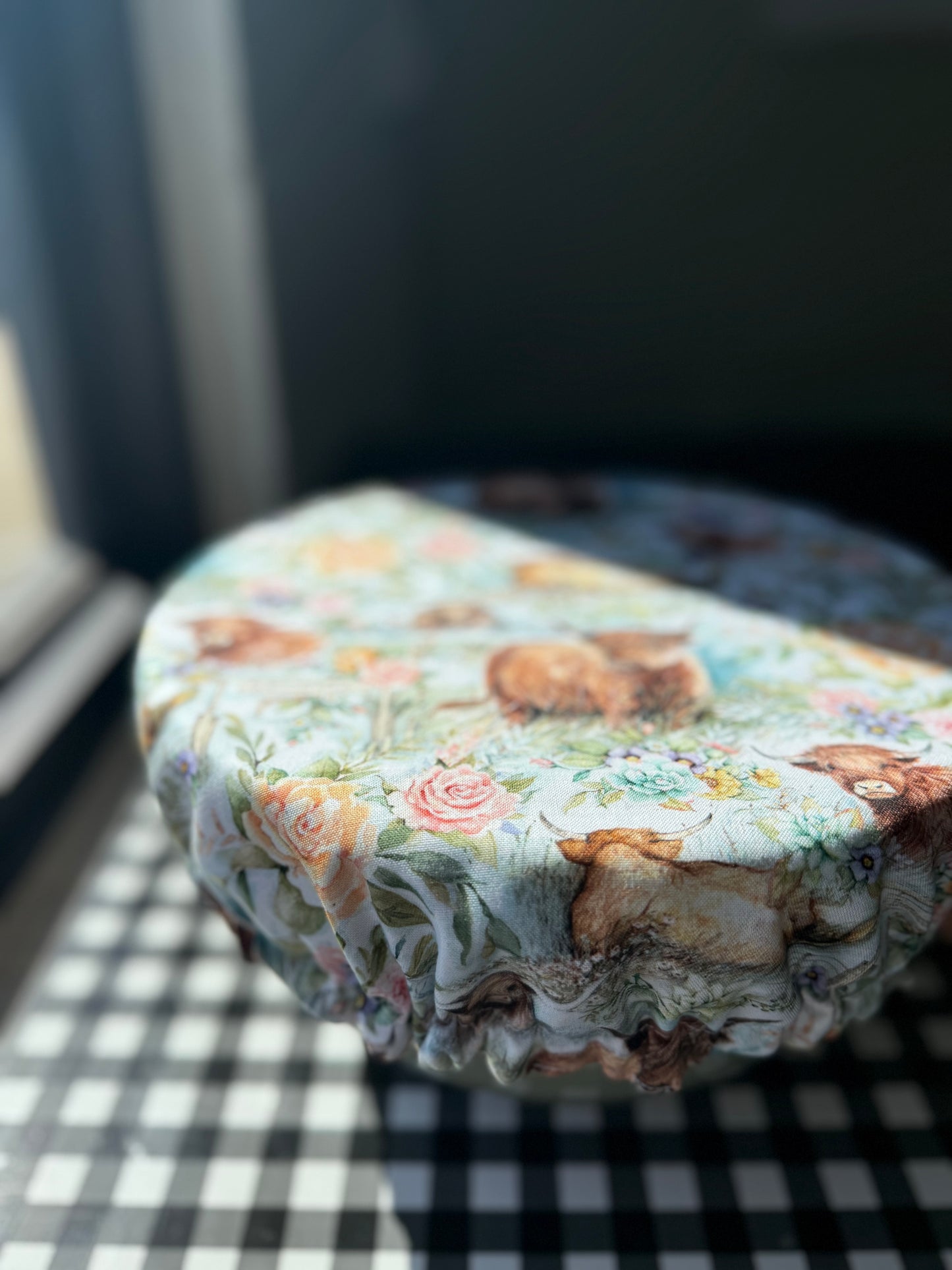 Reversible Cotton Bowl Cover -Hyland Cows & Roses