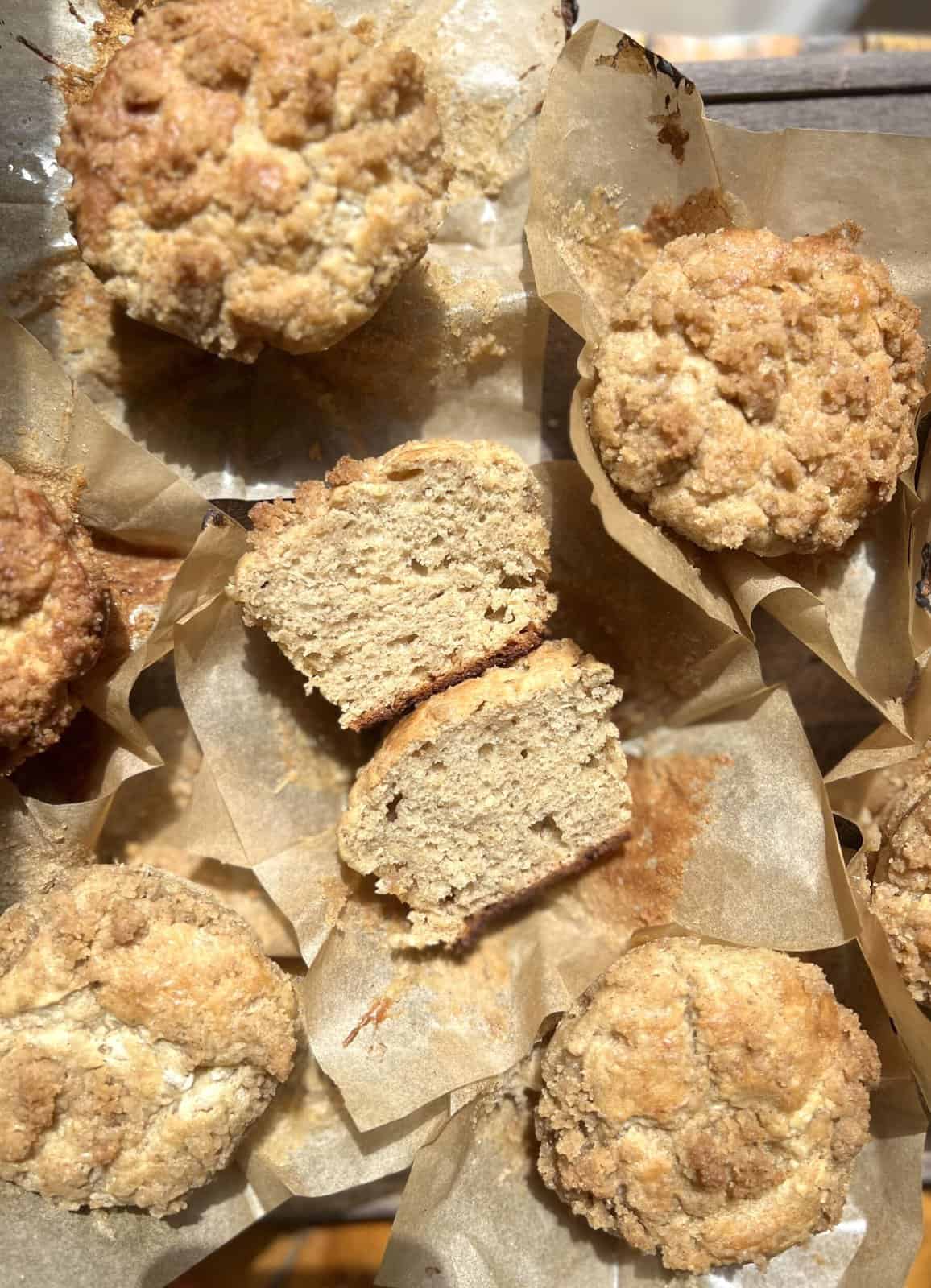 Cinnamon Roll Banana Muffins