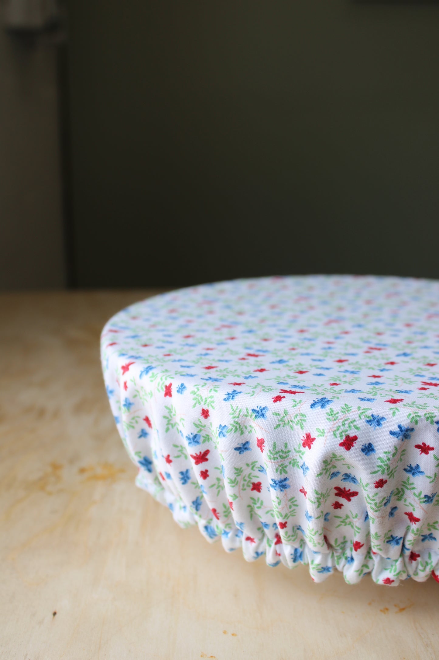 Simple Americana Picnic Bowl Cover – Butterflies & Gingham