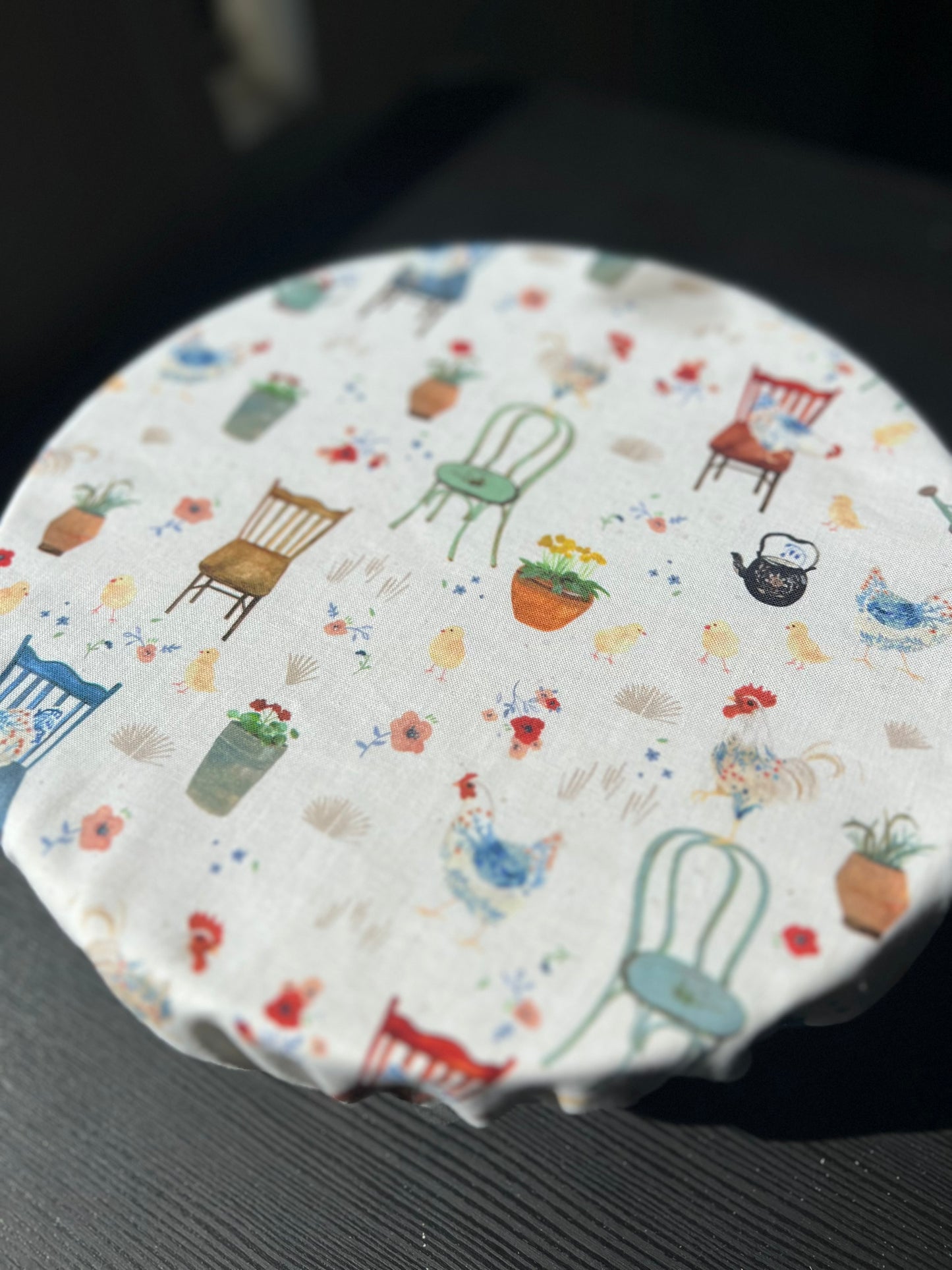 Reversible Cotton Bowl Cover – Chickens and Chairs