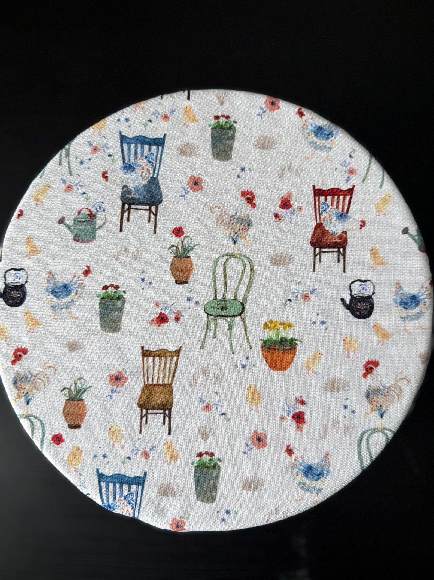Reversible Cotton Bowl Cover – Chickens and Chairs