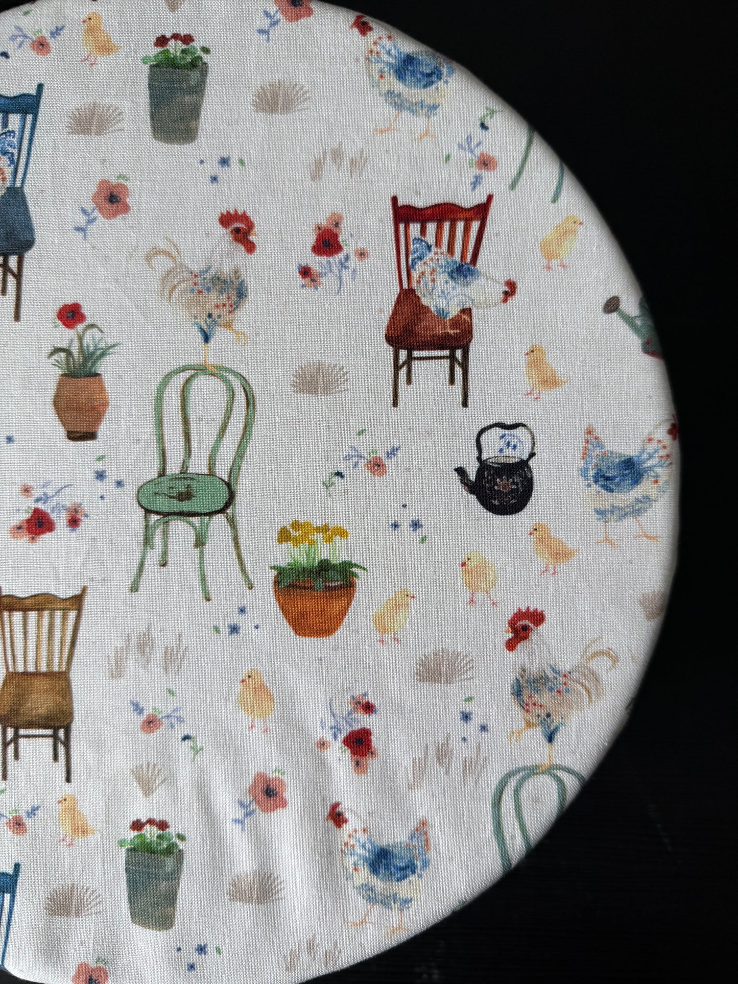 Reversible Cotton Bowl Cover – Chickens and Chairs